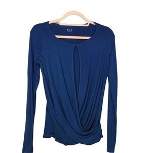 Three Dots blue keyhole open front top